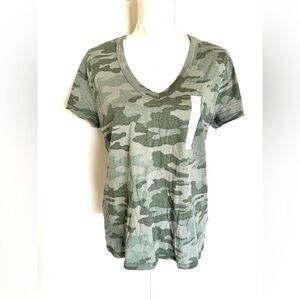 Universal Thread Womens Vneck Tshirt